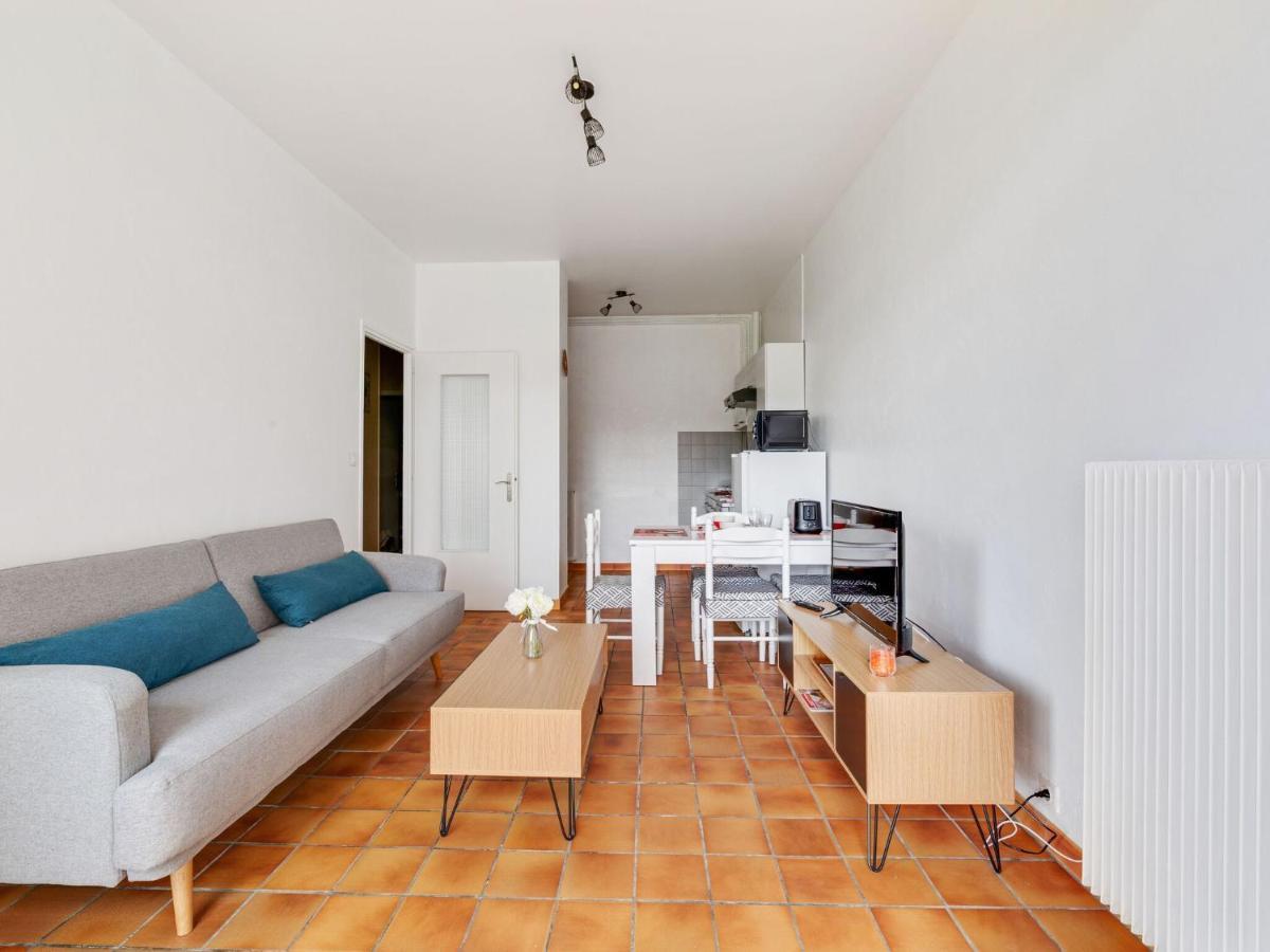 Simplistic Holiday Home In Grandcamp With Garden Buitenkant foto