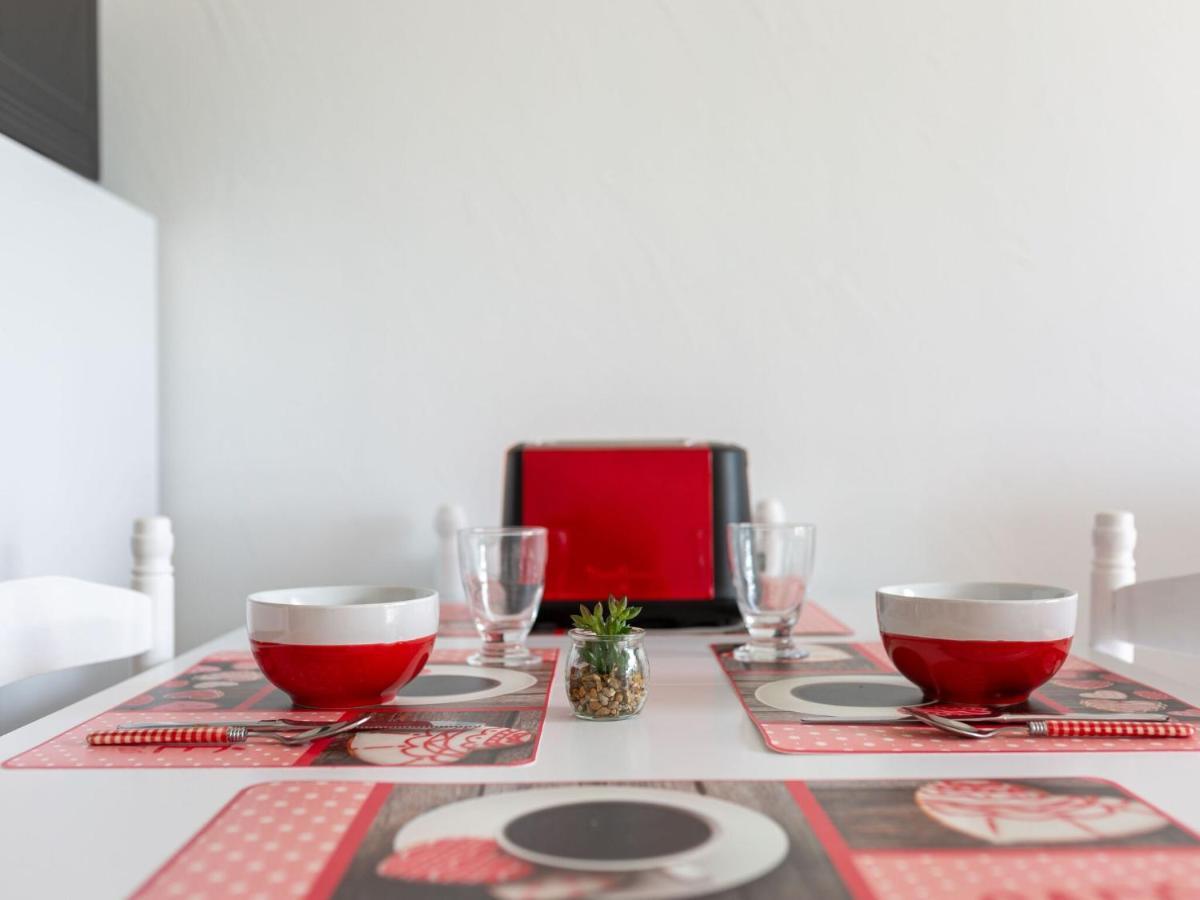 Simplistic Holiday Home In Grandcamp With Garden Buitenkant foto